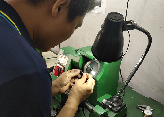 精雕細琢,智造未來:探秘精密零件磨削工藝的擇與優